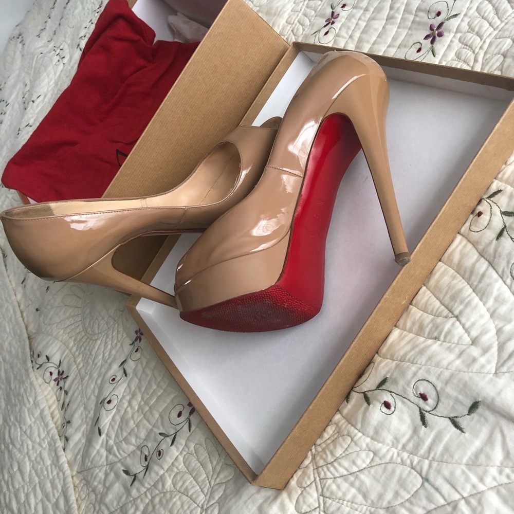 Shoes - Picture 3 of 8